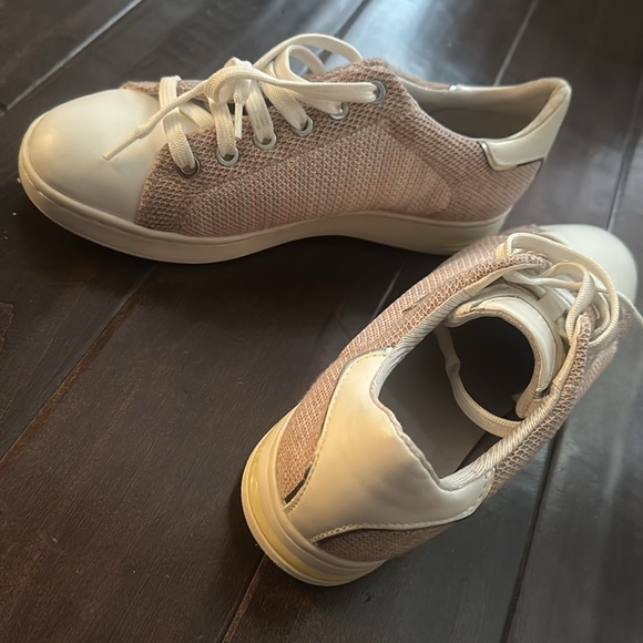 Geox sneakers, worn once. Authentic - Picture 3 of 4